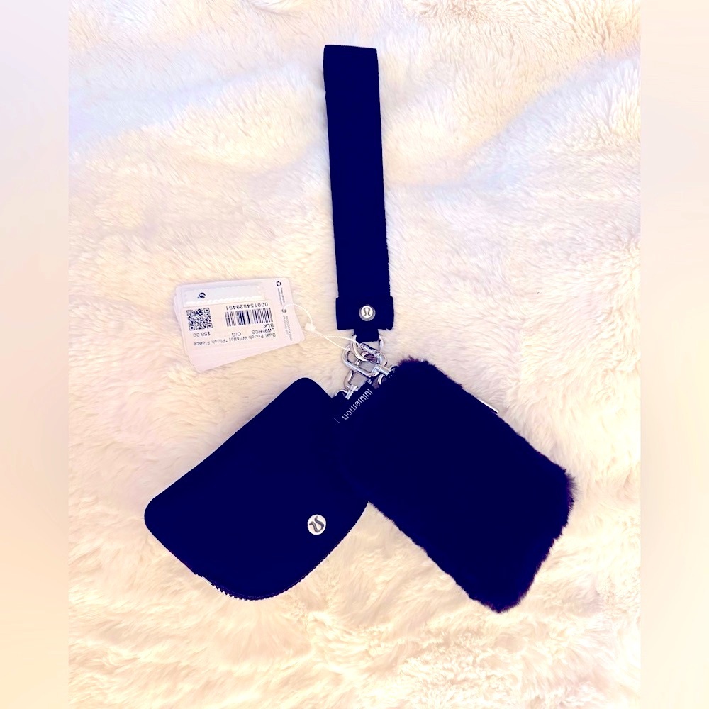 NWT lululemon dual pouch wristlet plush fleece Black and silver